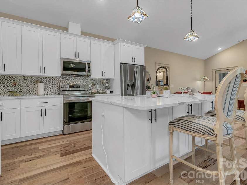 40 Rangeley Drive, Asheville, NC 28803.  MLS# CAR4393684, YatesRealty ID 34645. 
