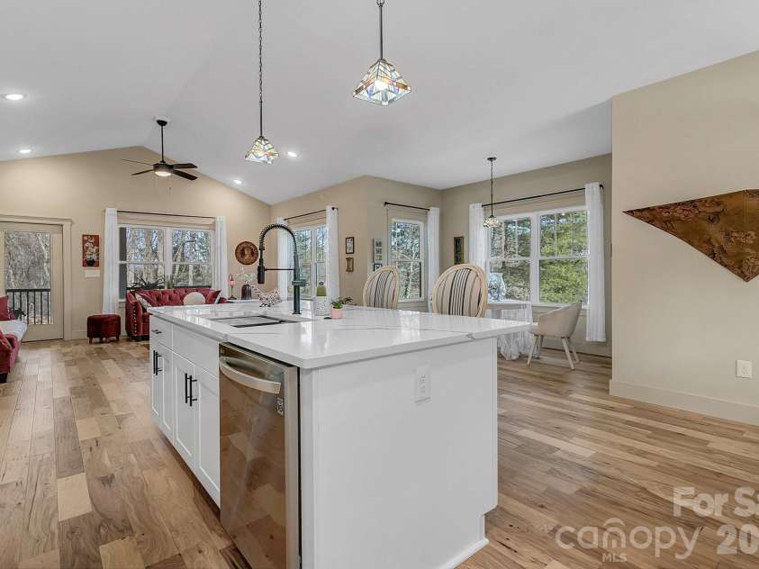 40 Rangeley Drive, Asheville, NC 28803.  MLS# CAR4393684, YatesRealty ID 34645. 