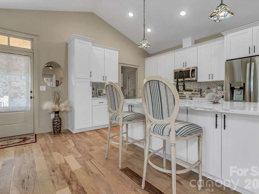 40 Rangeley Drive, Asheville, NC 28803.  MLS# CAR4393684, YatesRealty ID 34645. 