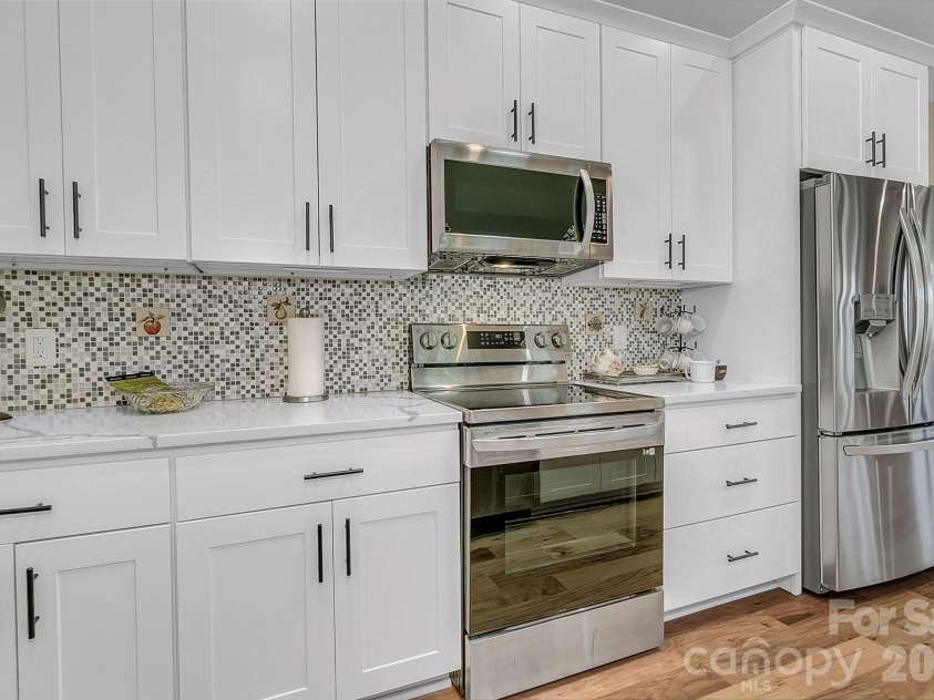 40 Rangeley Drive, Asheville, NC 28803.  MLS# CAR4393684, YatesRealty ID 34645. 