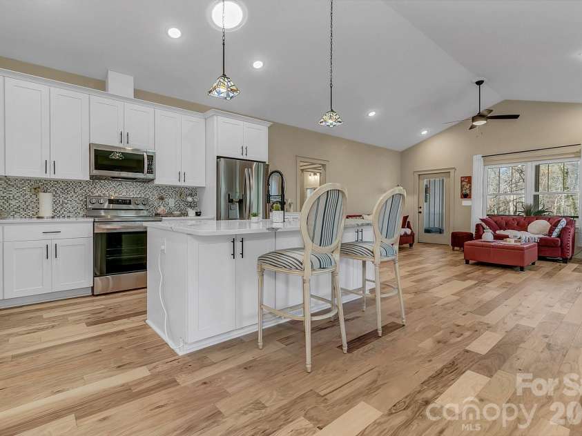 40 Rangeley Drive, Asheville, NC 28803.  MLS# CAR4393684, YatesRealty ID 34645. 