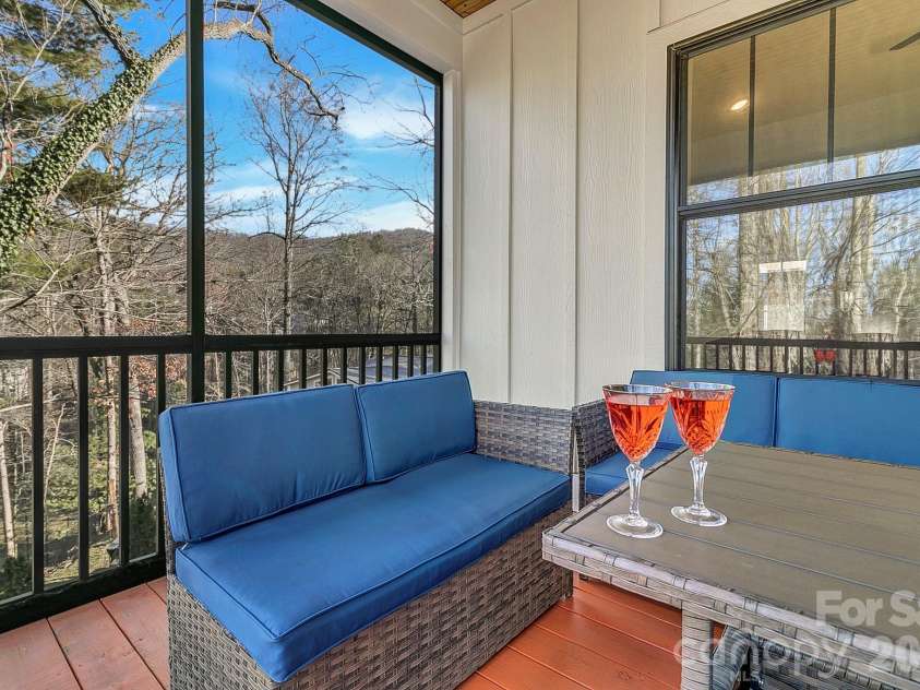 40 Rangeley Drive, Asheville, NC 28803.  MLS# CAR4393684, YatesRealty ID 34645. 