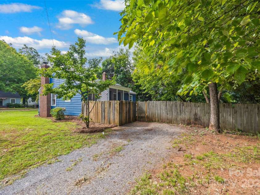 1321 Eisenhower Road, Rock Hill, SC 29730.  MLS# CAR4295386, YatesRealty ID 34646. Gravel Driveway