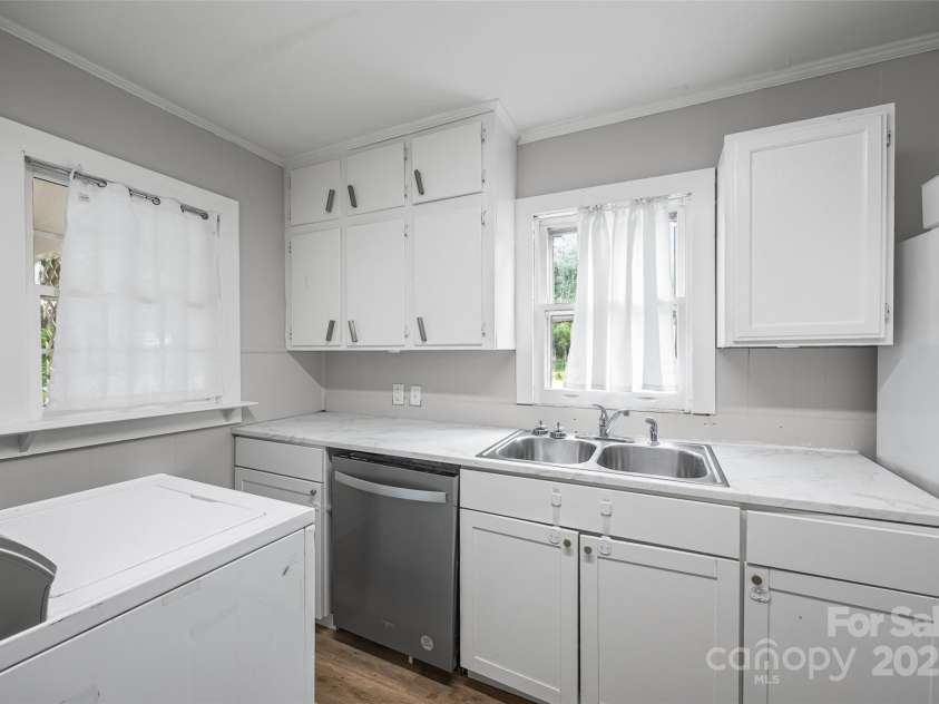 1321 Eisenhower Road, Rock Hill, SC 29730.  MLS# CAR4295386, YatesRealty ID 34646. Kithcne