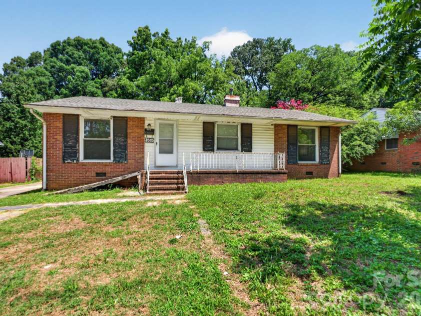 3515 Shamrock Drive, Charlotte, NC 28215.  MLS# CAR4367453, YatesRealty ID 34646. 