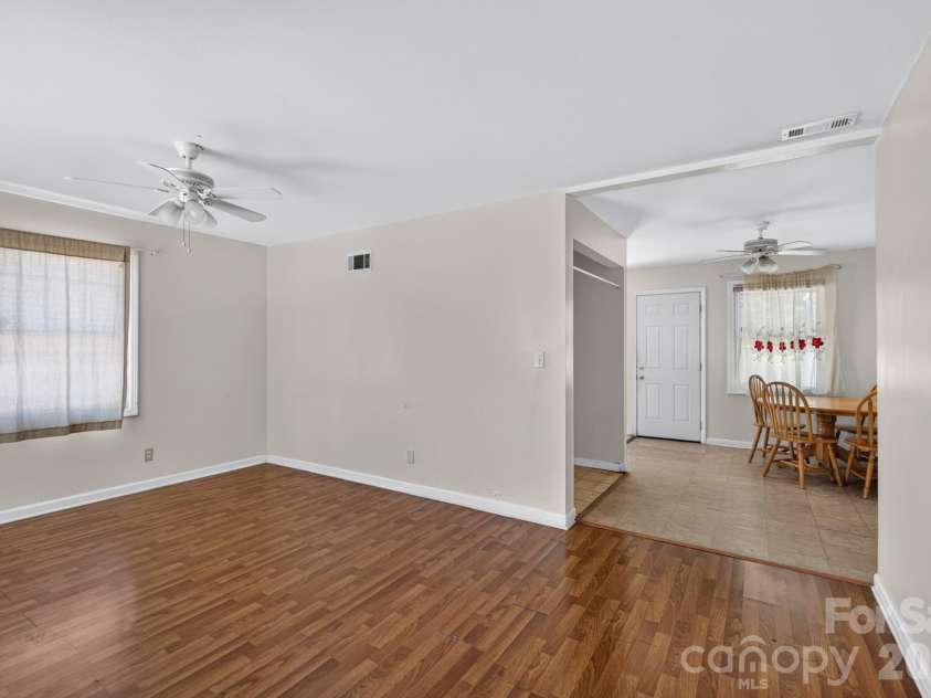3515 Shamrock Drive, Charlotte, NC 28215.  MLS# CAR4367453, YatesRealty ID 34646. 