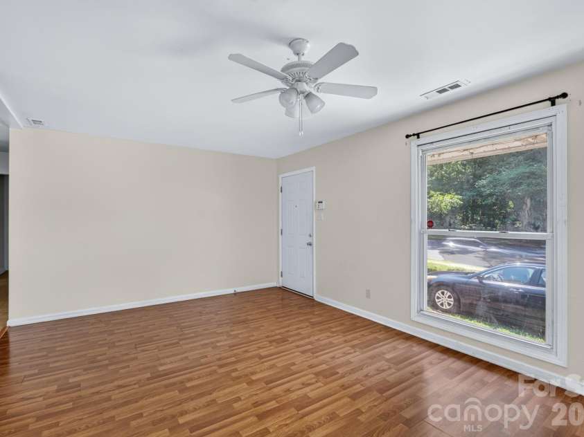 3515 Shamrock Drive, Charlotte, NC 28215.  MLS# CAR4367453, YatesRealty ID 34646. 