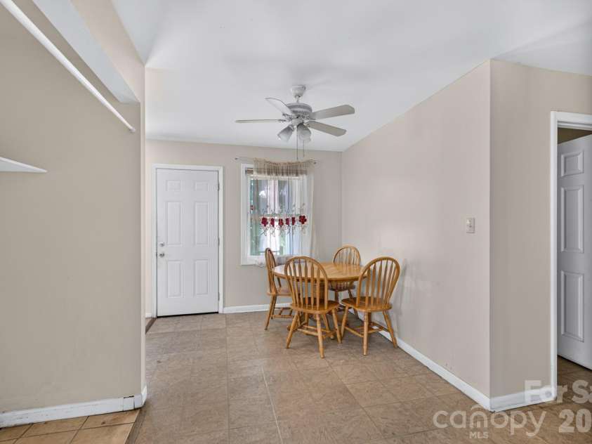 3515 Shamrock Drive, Charlotte, NC 28215.  MLS# CAR4367453, YatesRealty ID 34646. 