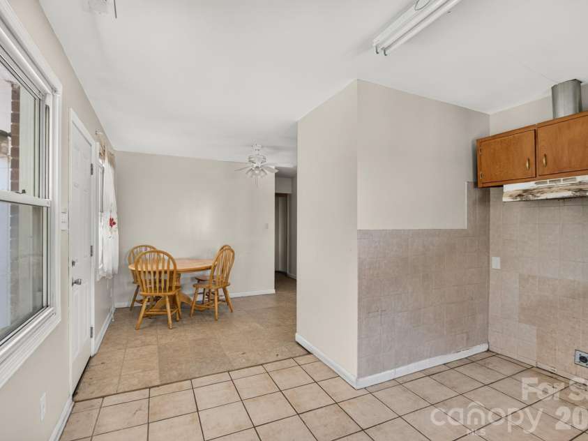 3515 Shamrock Drive, Charlotte, NC 28215.  MLS# CAR4367453, YatesRealty ID 34646. 