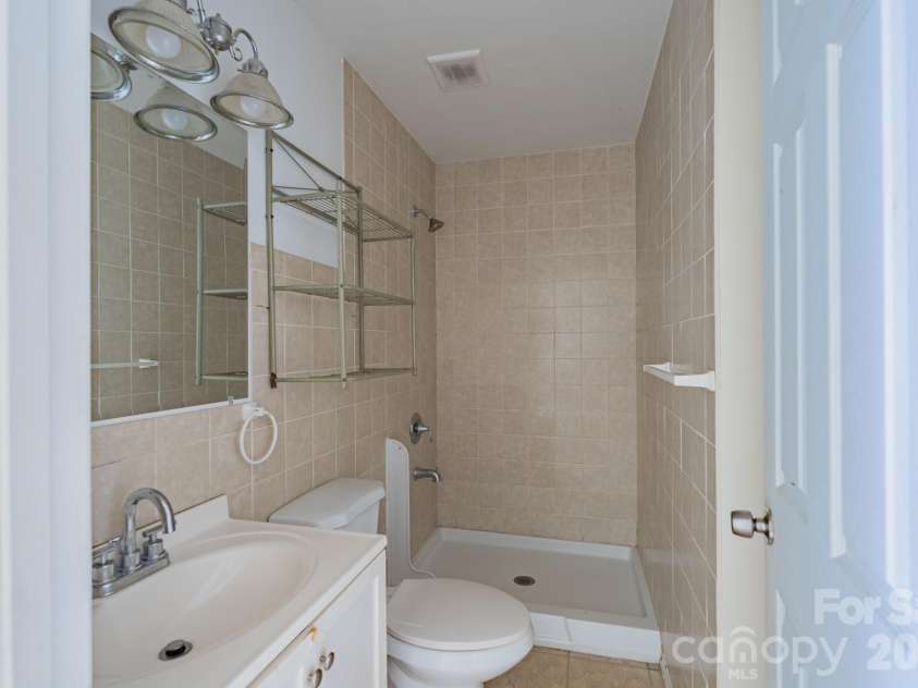 3515 Shamrock Drive, Charlotte, NC 28215.  MLS# CAR4367453, YatesRealty ID 34646. 