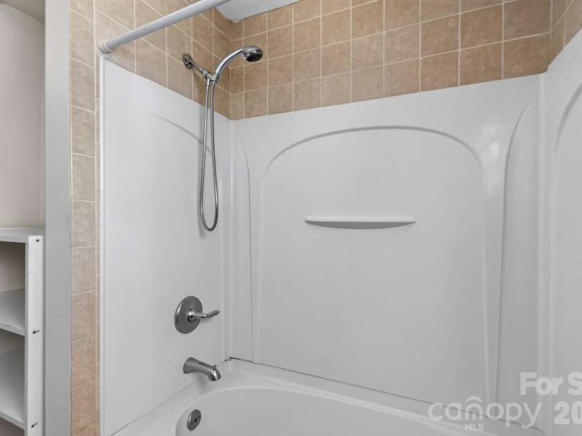 3515 Shamrock Drive, Charlotte, NC 28215.  MLS# CAR4367453, YatesRealty ID 34646. 
