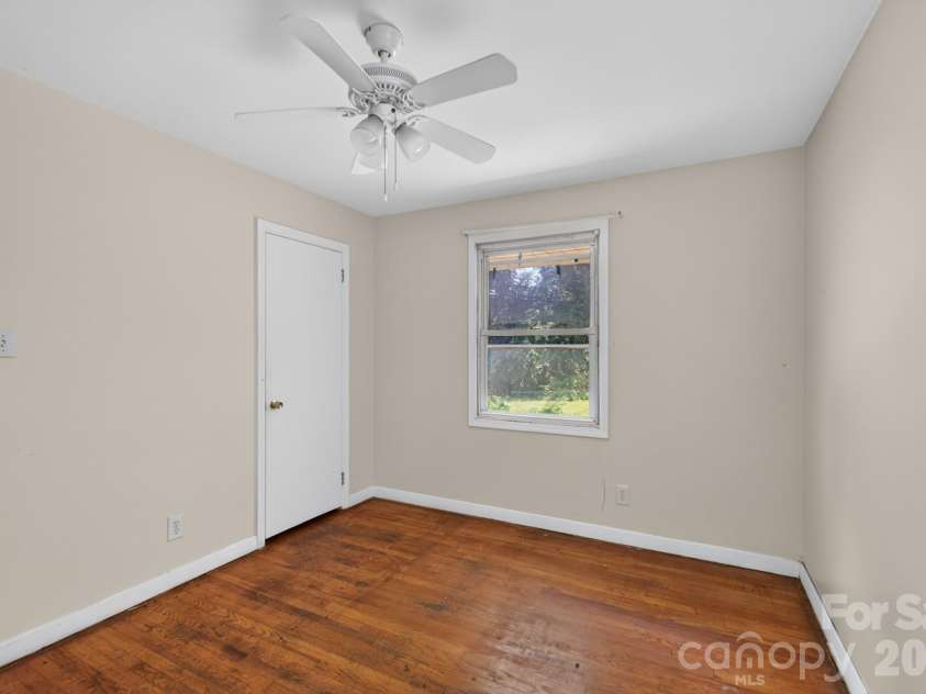 3515 Shamrock Drive, Charlotte, NC 28215.  MLS# CAR4367453, YatesRealty ID 34646. 