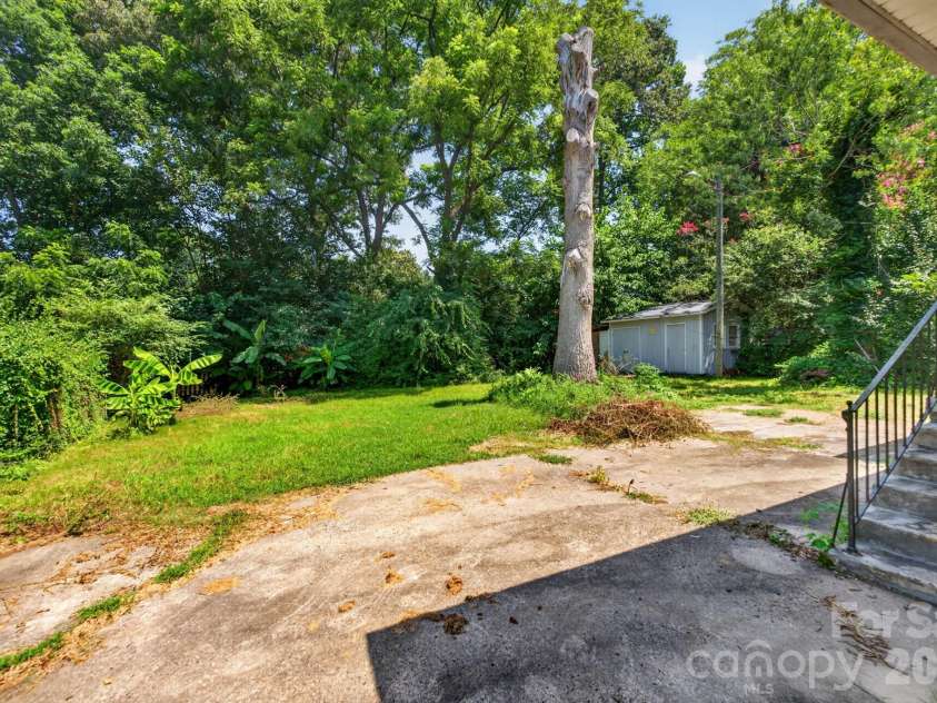 3515 Shamrock Drive, Charlotte, NC 28215.  MLS# CAR4367453, YatesRealty ID 34646. 