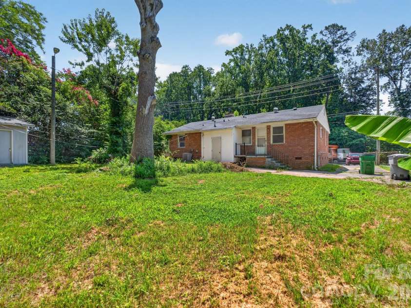 3515 Shamrock Drive, Charlotte, NC 28215.  MLS# CAR4367453, YatesRealty ID 34646. 
