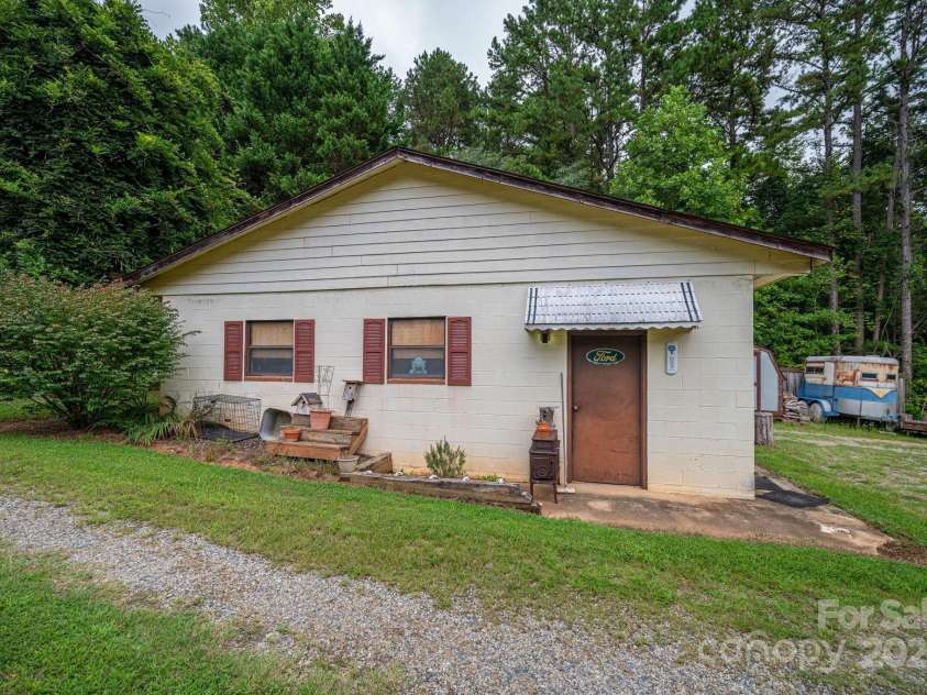 3323 Sadler Road, Alexis, NC 28006.  MLS# CAR4294283, YatesRealty ID 34647. Detached garage