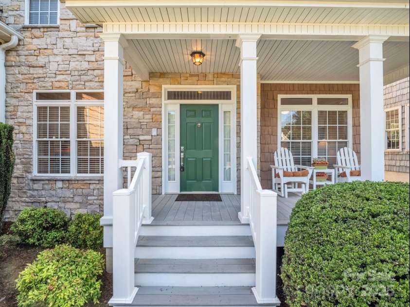 2137 6th Street, Hickory, NC 28601.  MLS# CAR4292095, YatesRealty ID 34648. 