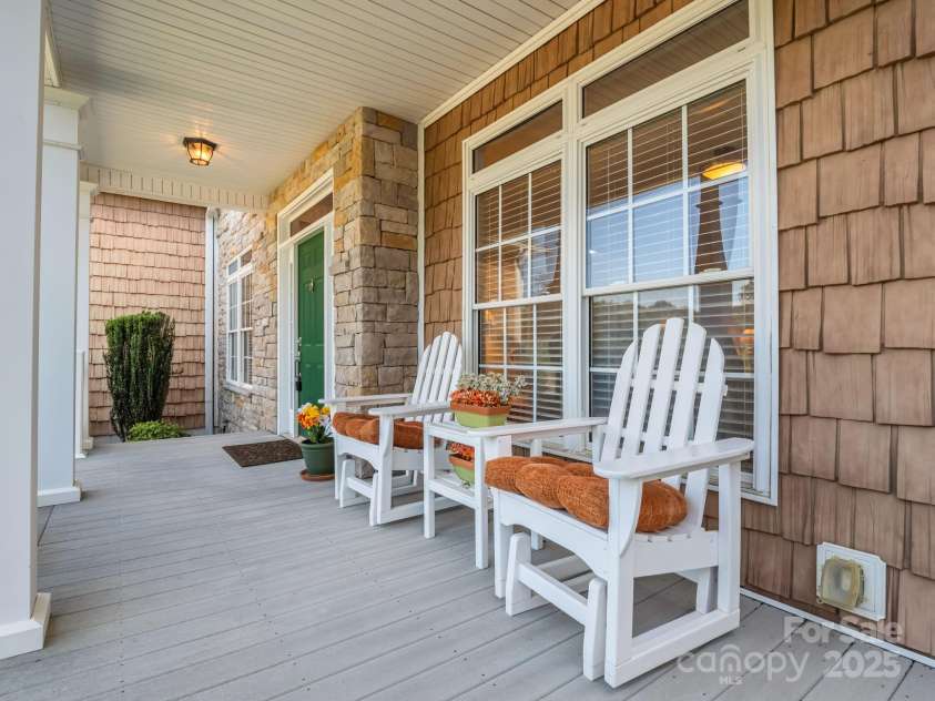 2137 6th Street, Hickory, NC 28601.  MLS# CAR4292095, YatesRealty ID 34648. 