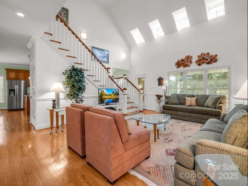 2137 6th Street, Hickory, NC 28601.  MLS# CAR4292095, YatesRealty ID 34648. 