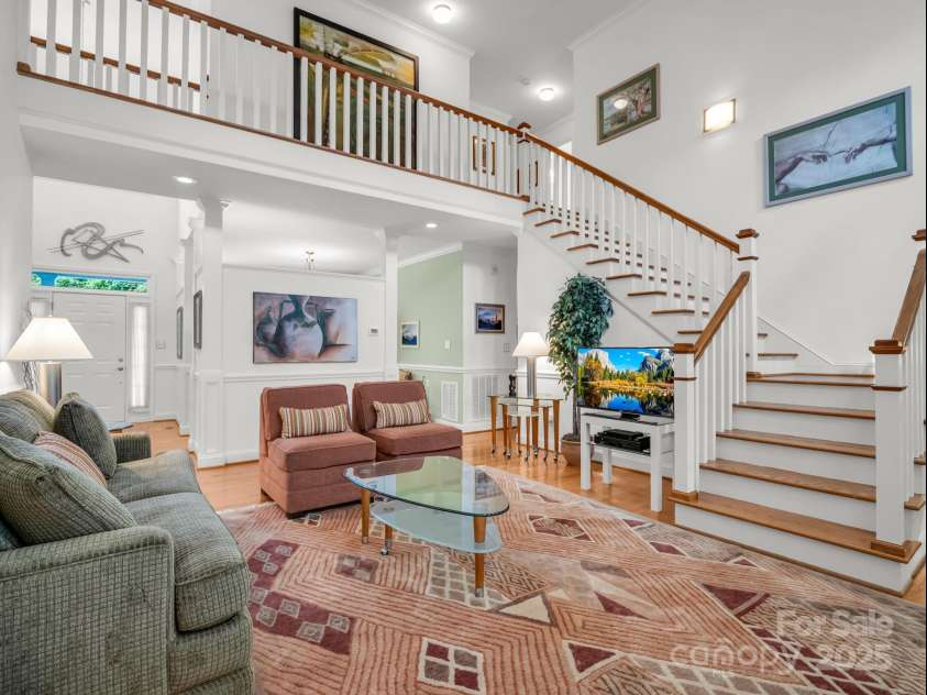 2137 6th Street, Hickory, NC 28601.  MLS# CAR4292095, YatesRealty ID 34648. 