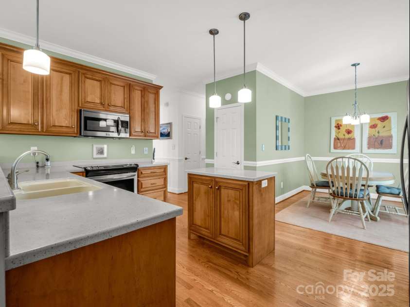 2137 6th Street, Hickory, NC 28601.  MLS# CAR4292095, YatesRealty ID 34648. 