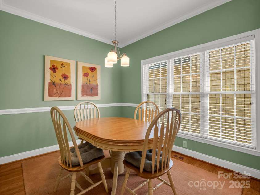 2137 6th Street, Hickory, NC 28601.  MLS# CAR4292095, YatesRealty ID 34648. 