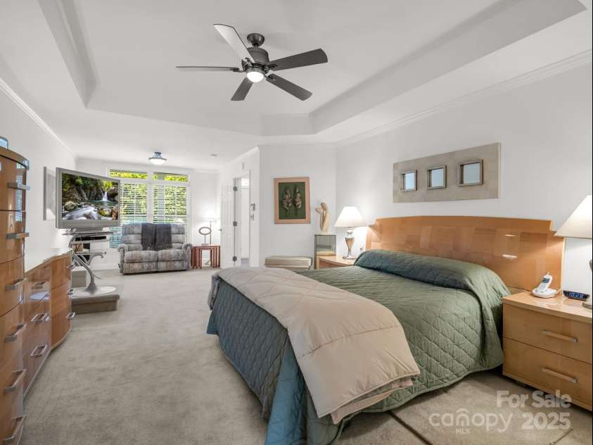 2137 6th Street, Hickory, NC 28601.  MLS# CAR4292095, YatesRealty ID 34648. 