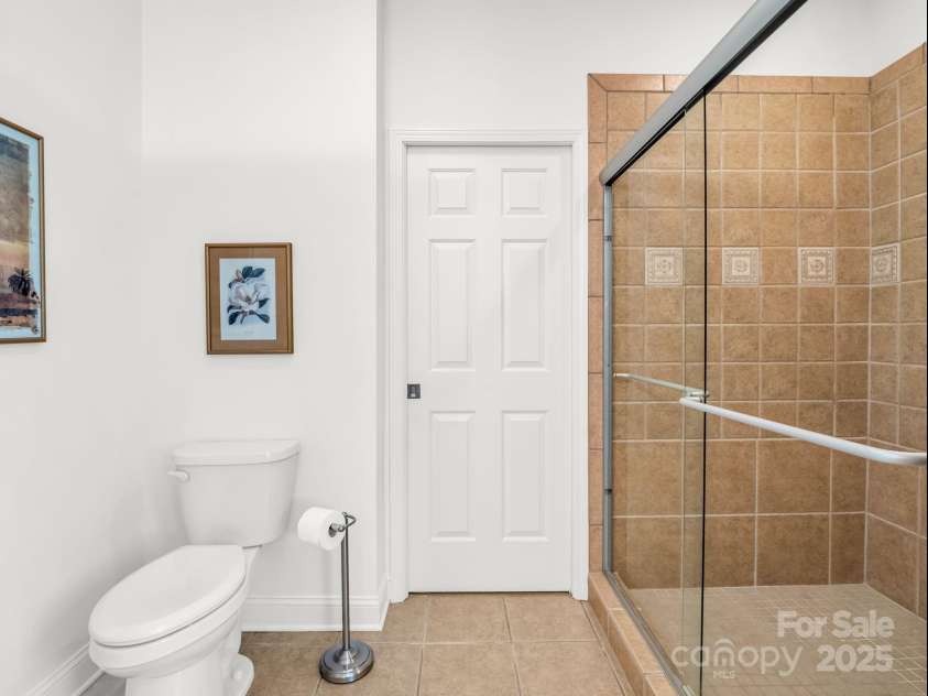 2137 6th Street, Hickory, NC 28601.  MLS# CAR4292095, YatesRealty ID 34648. 