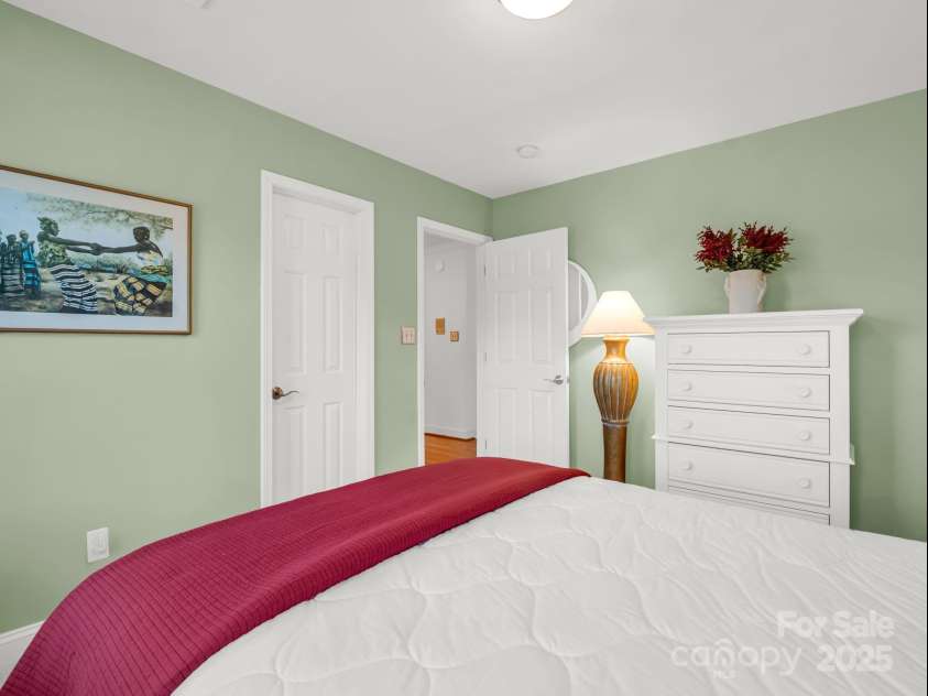 2137 6th Street, Hickory, NC 28601.  MLS# CAR4292095, YatesRealty ID 34648. 