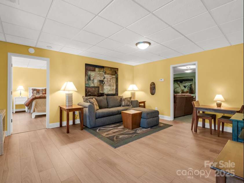 2137 6th Street, Hickory, NC 28601.  MLS# CAR4292095, YatesRealty ID 34648. 