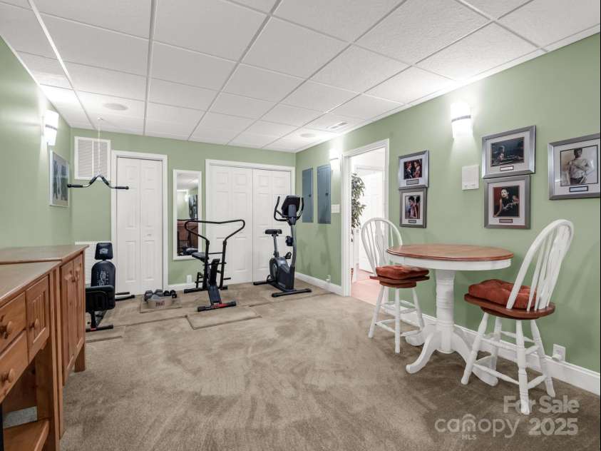 2137 6th Street, Hickory, NC 28601.  MLS# CAR4292095, YatesRealty ID 34648. 