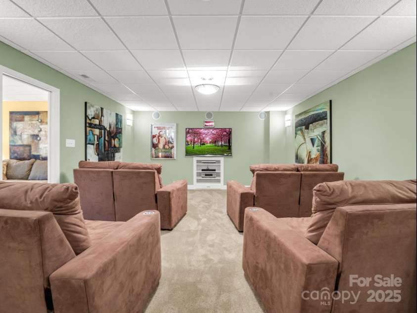 2137 6th Street, Hickory, NC 28601.  MLS# CAR4292095, YatesRealty ID 34648. 