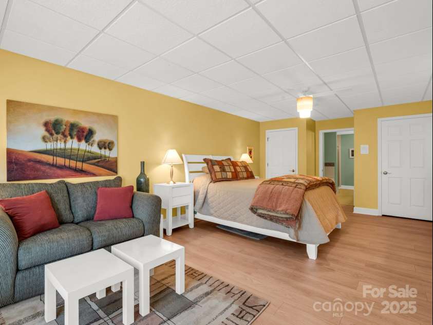 2137 6th Street, Hickory, NC 28601.  MLS# CAR4292095, YatesRealty ID 34648. 