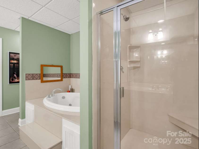 2137 6th Street, Hickory, NC 28601.  MLS# CAR4292095, YatesRealty ID 34648. 