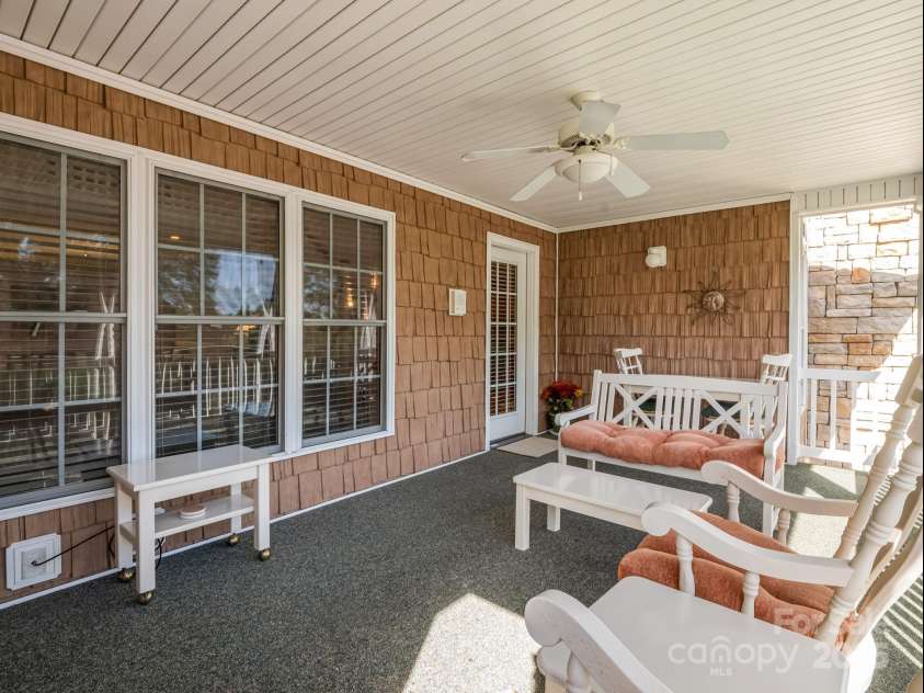 2137 6th Street, Hickory, NC 28601.  MLS# CAR4292095, YatesRealty ID 34648. 