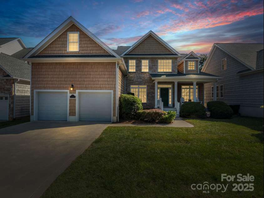 2137 6th Street, Hickory, NC 28601.  MLS# CAR4292095, YatesRealty ID 34648. 