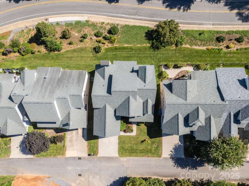 2137 6th Street, Hickory, NC 28601.  MLS# CAR4292095, YatesRealty ID 34648. 