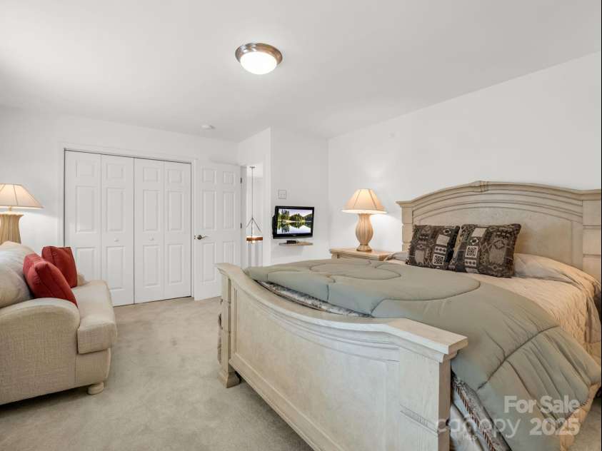 2137 6th Street, Hickory, NC 28601.  MLS# CAR4292095, YatesRealty ID 34648. Upper Level Primary