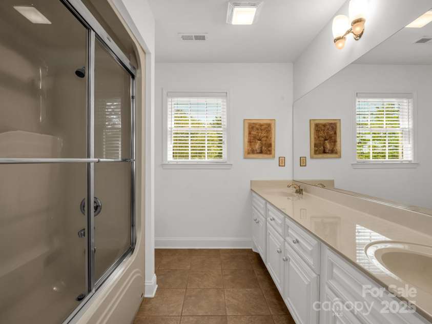 2137 6th Street, Hickory, NC 28601.  MLS# CAR4292095, YatesRealty ID 34648. Upper Level Primary Bath