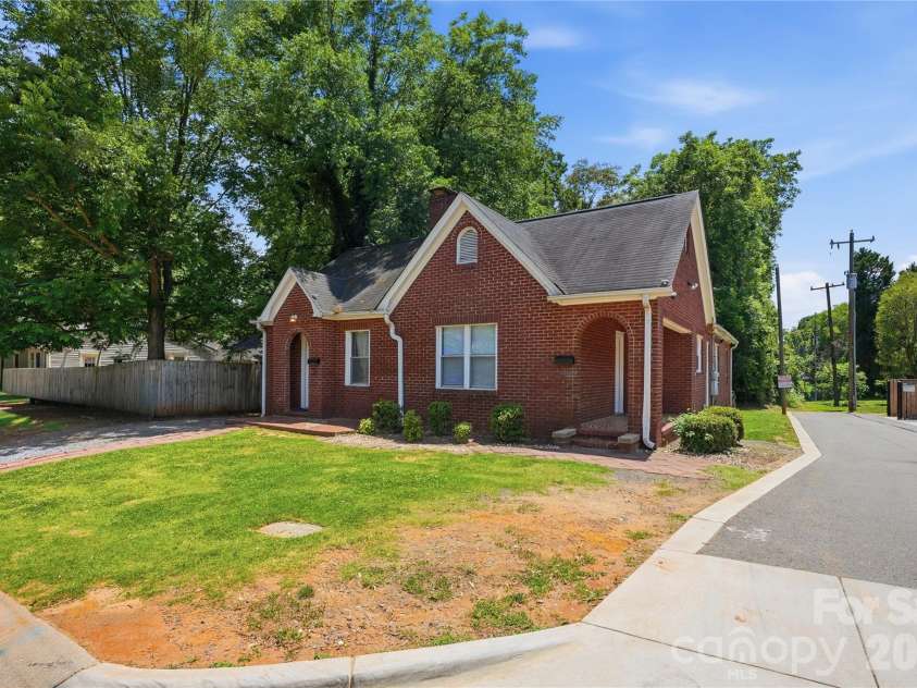 1411/1413 4th Street, Charlotte, NC 28208.  MLS# CAR4394639, YatesRealty ID 34649. 