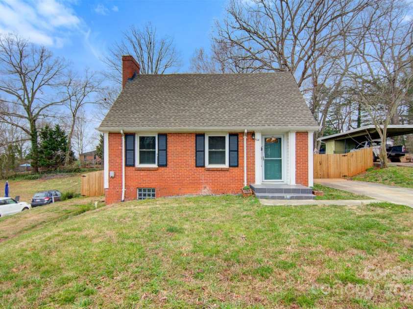 514 3rd Avenue Drive, Hickory, NC 28602.  MLS# CAR4232676, YatesRealty ID 3465. 