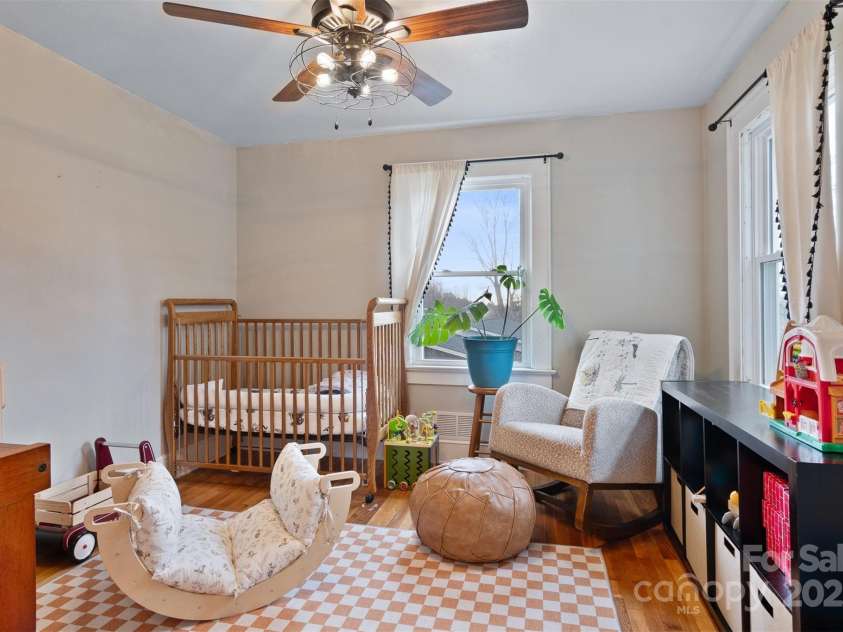 514 3rd Avenue Drive, Hickory, NC 28602.  MLS# CAR4232676, YatesRealty ID 3465. 