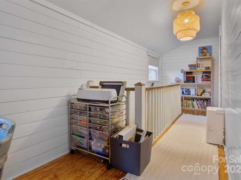 514 3rd Avenue Drive, Hickory, NC 28602.  MLS# CAR4232676, YatesRealty ID 3465. 