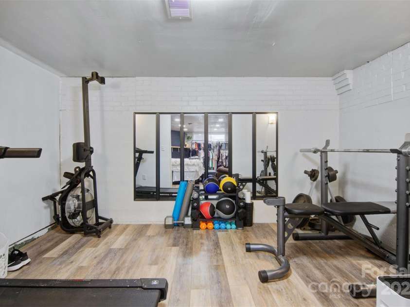 514 3rd Avenue Drive, Hickory, NC 28602.  MLS# CAR4232676, YatesRealty ID 3465. 