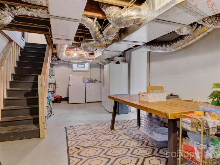 514 3rd Avenue Drive, Hickory, NC 28602.  MLS# CAR4232676, YatesRealty ID 3465. 