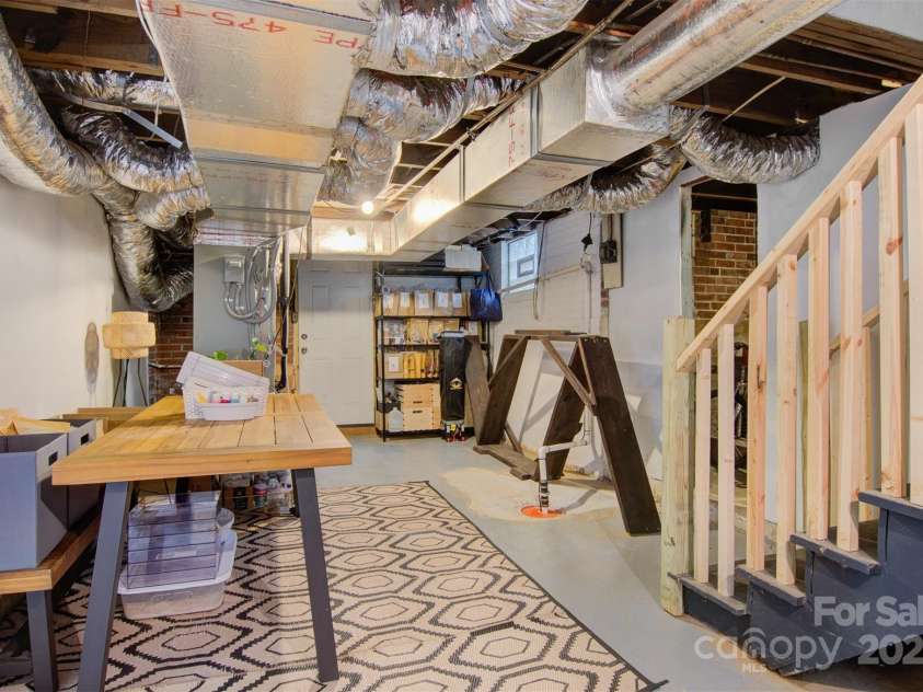 514 3rd Avenue Drive, Hickory, NC 28602.  MLS# CAR4232676, YatesRealty ID 3465. 