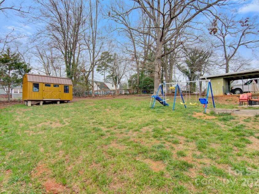 514 3rd Avenue Drive, Hickory, NC 28602.  MLS# CAR4232676, YatesRealty ID 3465. 