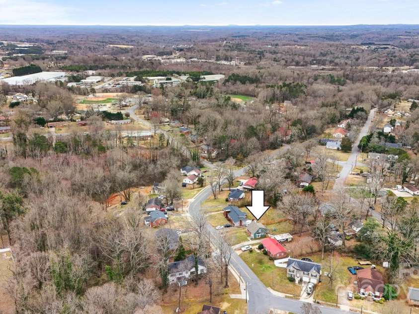 514 3rd Avenue Drive, Hickory, NC 28602.  MLS# CAR4232676, YatesRealty ID 3465. 