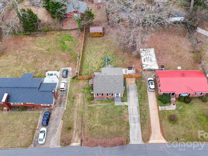 514 3rd Avenue Drive, Hickory, NC 28602.  MLS# CAR4232676, YatesRealty ID 3465. 