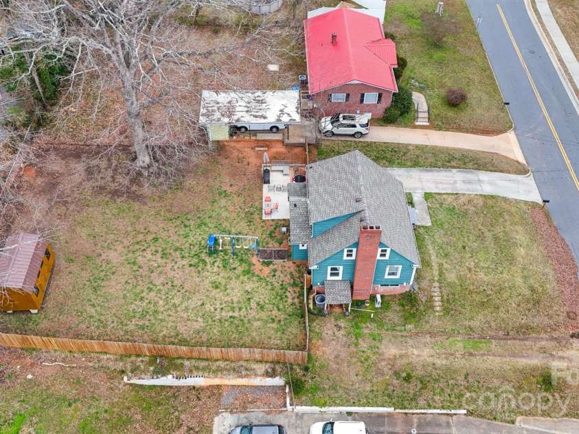 514 3rd Avenue Drive, Hickory, NC 28602.  MLS# CAR4232676, YatesRealty ID 3465. 