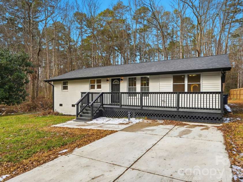 704 Border Street, Dallas, NC 28034.  MLS# CAR4342695, YatesRealty ID 3465. 2 Car Pull in Driveway